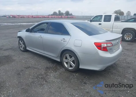 2014 Toyota Camry Se z USA, uszkodzony, nr VIN 4T1BF1FK8EU321916
